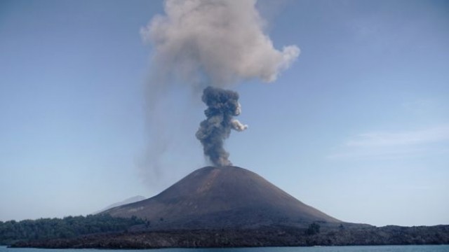 La erupción de Anak Krakatoa de 2018 levantó una ola de 100 metros