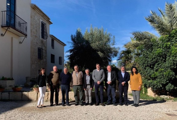 El Cluster Agroalimentario de la Vega Baja se interesa por las investigaciones de Torre Juana