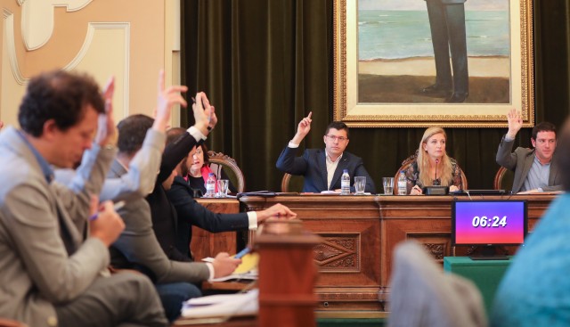 Un pleno con dos caras: la Junta de Festes empaña un debate en el que hubo hasta... risas