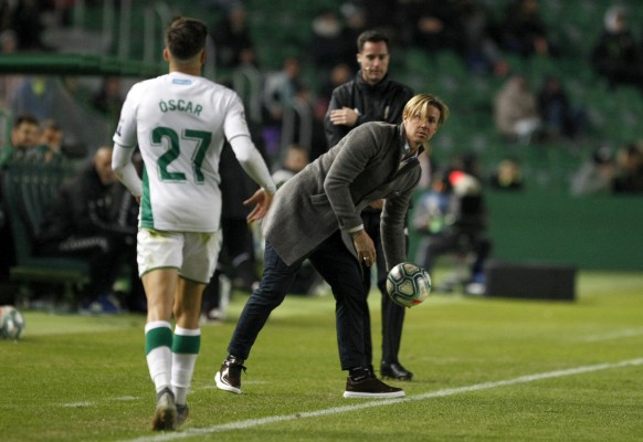 El Elche ata a Óscar Gil por una campaña más