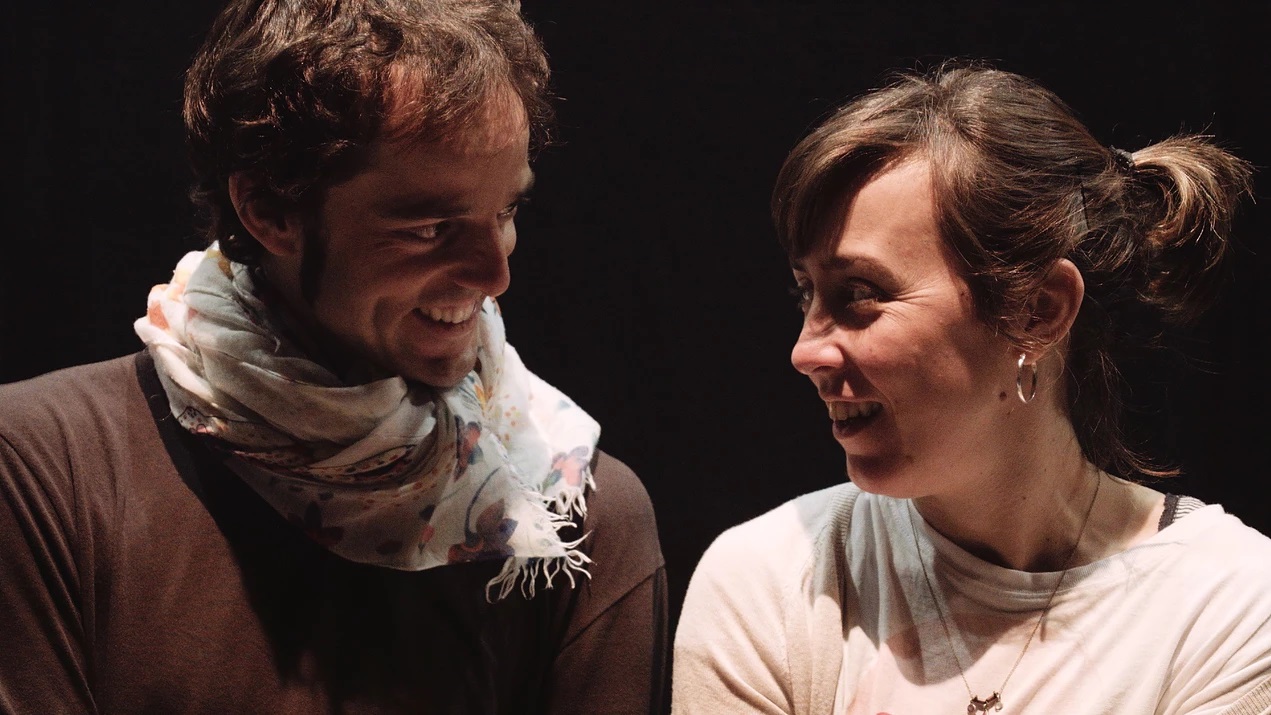 El teatre com a resposta: 'Com quedem?' indaga sobre les relacions entre adolescents