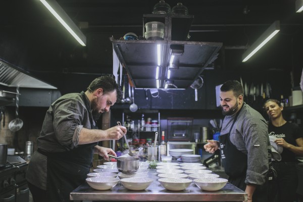 Nueva temporada de 'Cocineros con futuro' con Néstor Oreiro y Víctor Ortega del restaurante Esencia