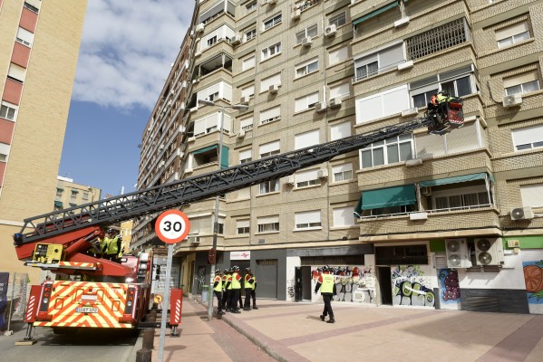 Los Bomberos de Murcia prueban dos 'autoescaleras' para superar los 40 metros