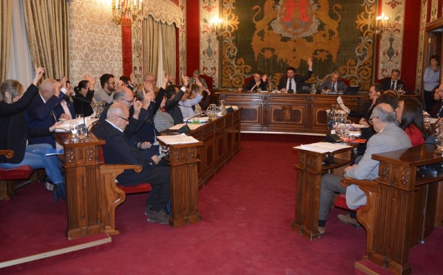 Desconfianza en el bipartito de Alicante, guerra en la izquierda... y el 'comodín incómodo' de Vox
