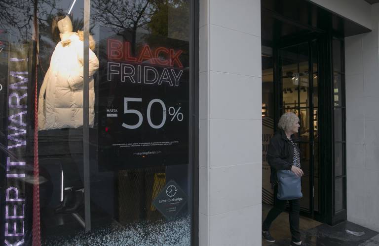 Castelló se suma al Black Friday con doce horas de descuentos en el comercio local