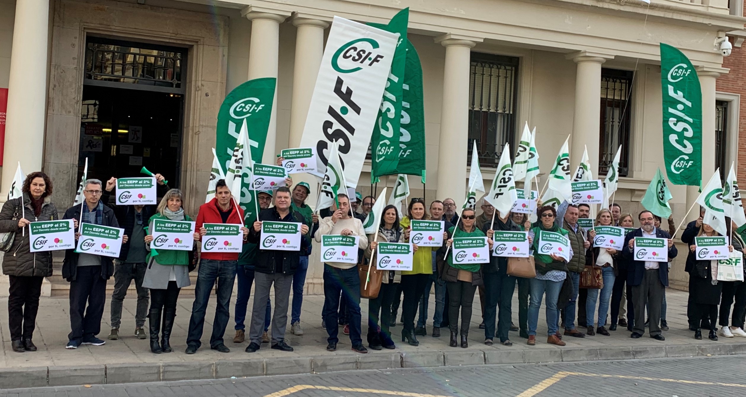 CSIF reclama a las puertas de Subdelegación la subida salarial del 2% para empleados públicos