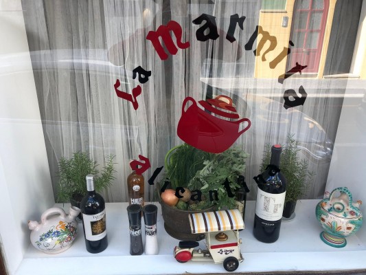 El exedil Sepulcre se pasa a la hostelería con La marmita: restaurante 'de cuchara' en San Antón  