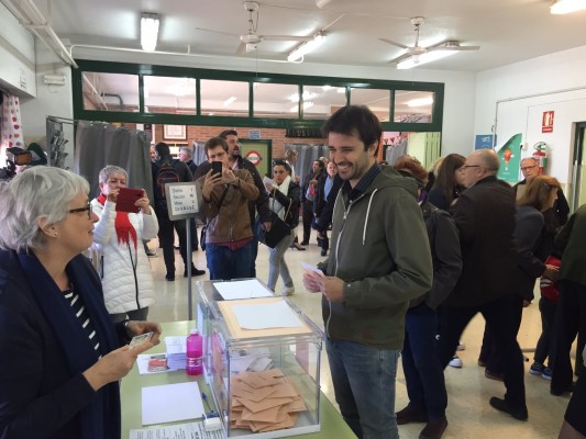 Los inscritos de Podemos en la Región dan un respaldo masivo a la coalición con Pedro Sánchez