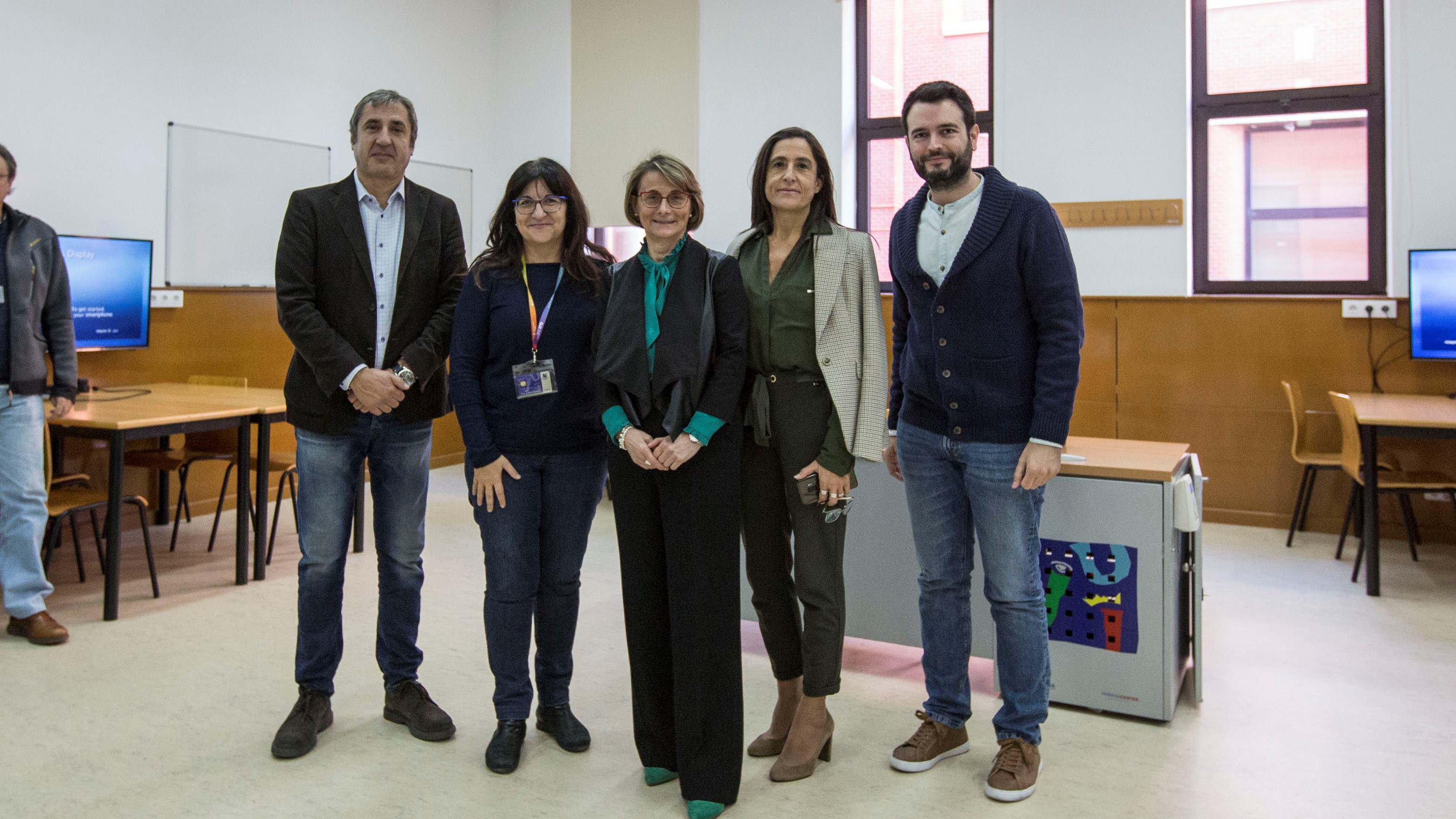 La UJI pone en marcha un proyecto piloto de aulas colaborativas para fomentar el trabajo en equipo