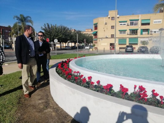 La Fuente del Reloj de Puente Tocinos cambia de cara con la remodelación del 'Plan Alberca'