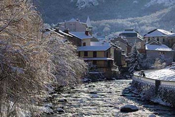 Los cinco pueblos más bonitos en la nieve para descubrir durante el puente de diciembre