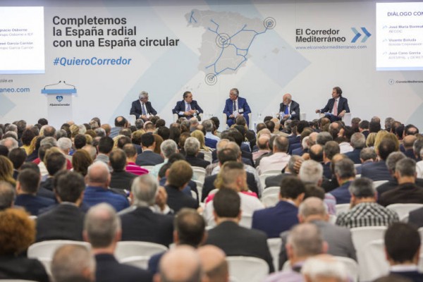 Elche reúne a 1.500 empresarios para defender el Corredor Mediterráneo ante el ministro Ábalos
