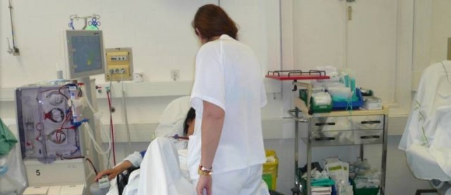 Cuatro empresas se disputan la nueva licitación del servicio de hemodiálisis en la sanidad valenciana