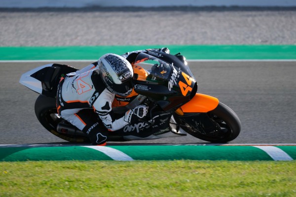 Arón Canet se estrena en Moto2 con muchas novedades en la parrilla
