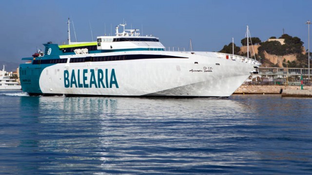 Baleària refuerza estas Navidades la ruta Dénia-Ibiza con una segunda conexión diaria 