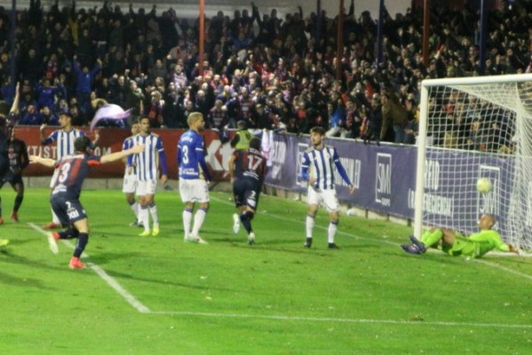 El Yeclano vuelve a la buena senda y supera al Recreativo de Huelva para ser quinto (2-0)