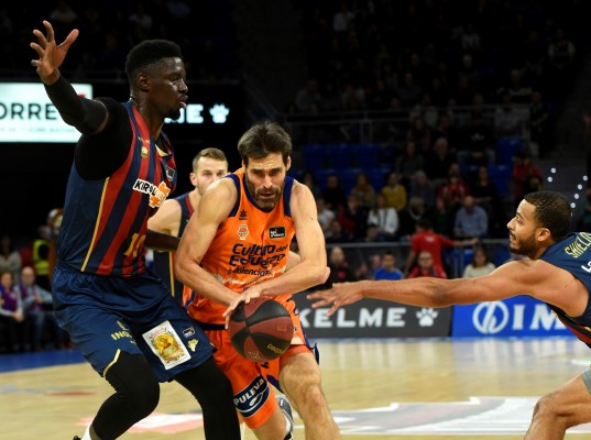 El Baskonia desarbola al Valencia Basket en un gran tercer cuarto