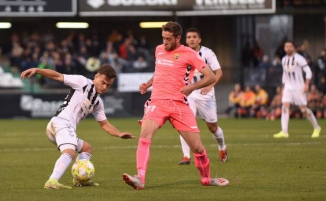 El Castellón no pasa del empate en casa ante el Llagostera, pero mantiene el liderato