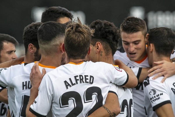 El VCF Mestalla golea al Orihuela CF y no deja de crecer