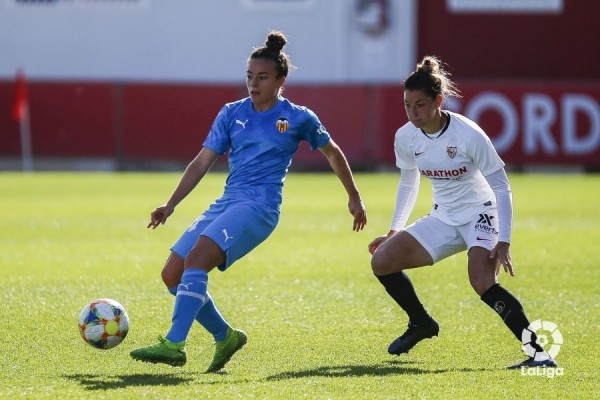 El Valencia cae en Sevilla tras otro error arbitral grave