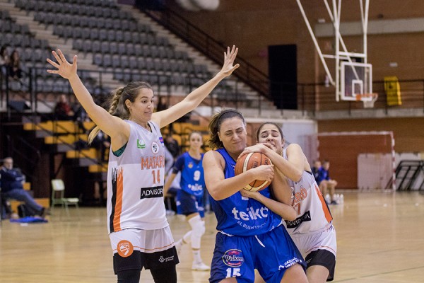 Picken Claret gana a base de triples