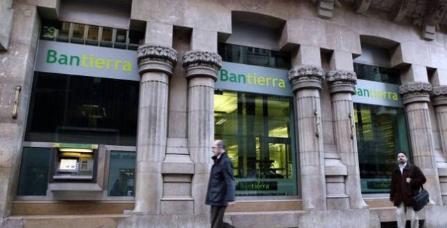 Bantierra vende la red de oficinas de Caja Abogados a Arquia Banca
