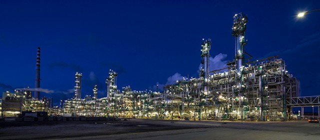 Científicos de datos de la UV y Castilla-La Mancha compiten para perfeccionar la refinería de Galp en Sines
