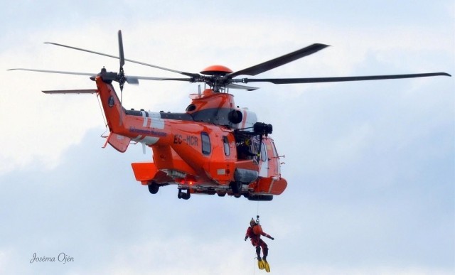 Fomento rectifica y mantendrá en Manises el helicóptero de rescate que da servicio a la costa de la Comunitat