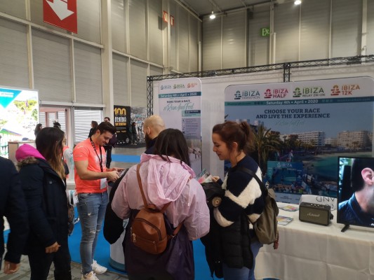 El Ibiza Marathon visita el maratón de Florencia para mostrar el potencial
de la isla como destino deportivo