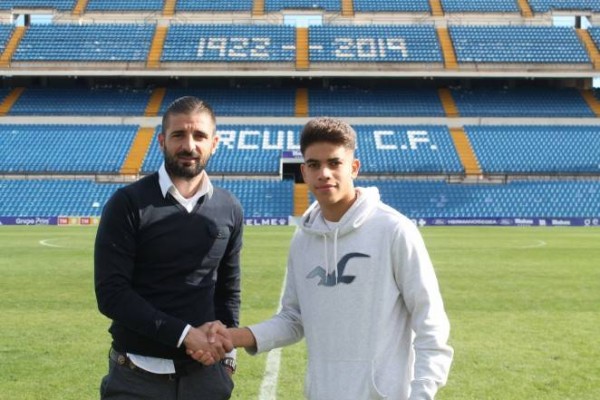 El Hércules renueva al canterano Adbe hasta 2022