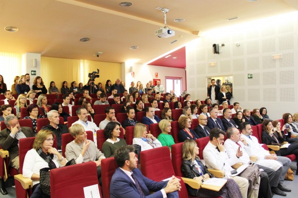 El Hospital de Torrevieja anuncia inversiones y exhibe su 