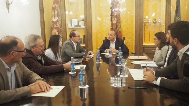 El Consell y Orihuela trabajarán para generar un parque público de vivienda municipal