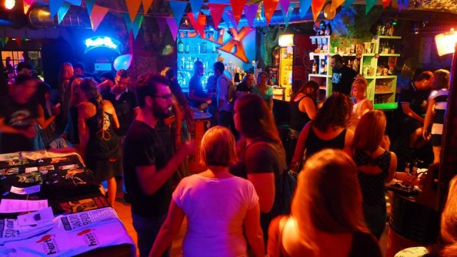 24 años de Jendrix Bar, el viejo rockero alicantino que apuesta por artistas locales y nacionales