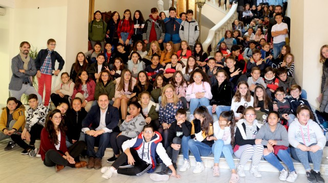 Escolares de Castelló toman el pleno municipal en el Día Universal de los Derechos de la Infancia