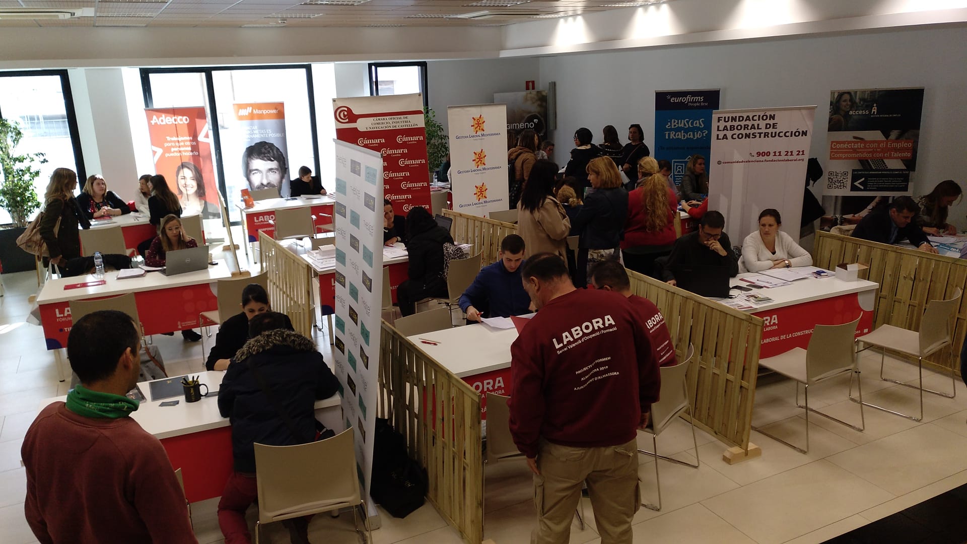 El I 'Foro Connecta Labora' celebrado en Almassora reúne a más de 600 personas que buscan empleo