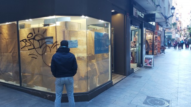 El efecto 'Black Friday' impulsa la apertura de la tienda de Don Algodón, que resurge en Platería 