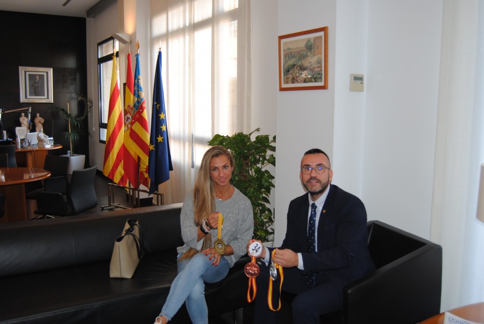 Recepción a la deportista Karina Milene da Sailva por parte del alcalde de Vila-real, José Benlloch. - 