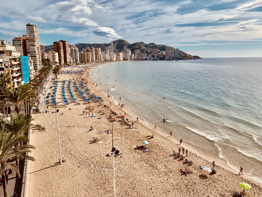 Cae un 5,1% la ocupación en Benidorm por los retrasos en el Imserso, según Hosbec