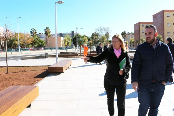 La plaza Josefina López del Grau se abre al uso público