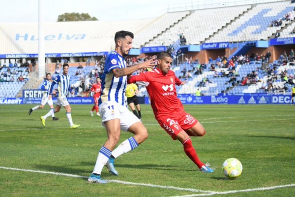 El Real Murcia, cinco jornadas sin ganar, sigue yendo punto a punto y no pasa del 0-0 en Huelva