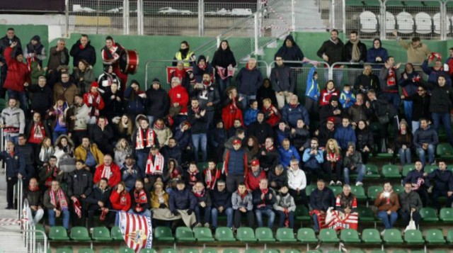 Un herido leve en una pelea multitudinaria entre aficionados del Elche y del Almería este sábado