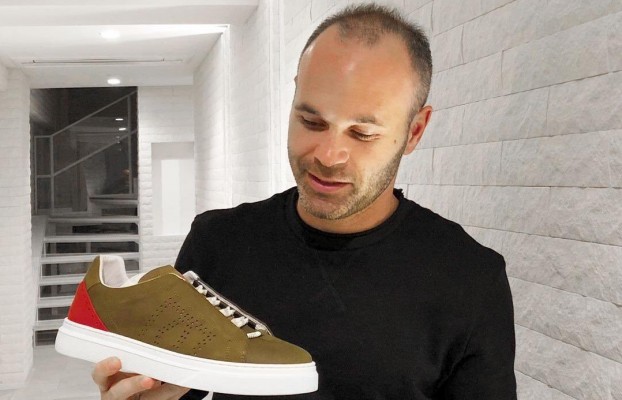 'Hat trick' de Iniesta en la provincia de Alicante: las zapatillas Mikakus entran en Alicante, Elche y Altea