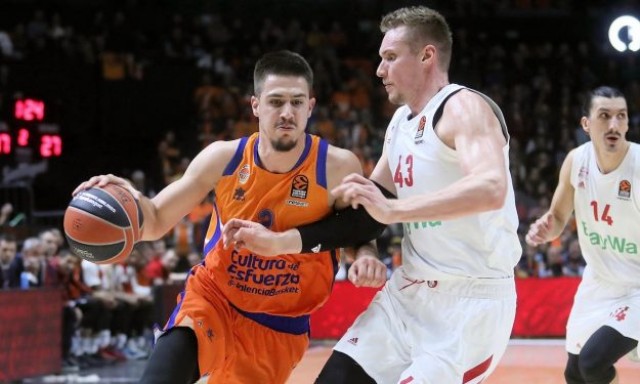 El quinteto inicial guía al Valencia a su segunda victoria europea