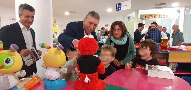 El 82% de los niños de hasta 12 años juegan al aire libre menos tiempo del recomendando, según AIJU