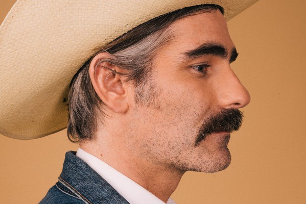 Aaron Rux llega a La Vitti acompañado de su música y The Crying Cowboys