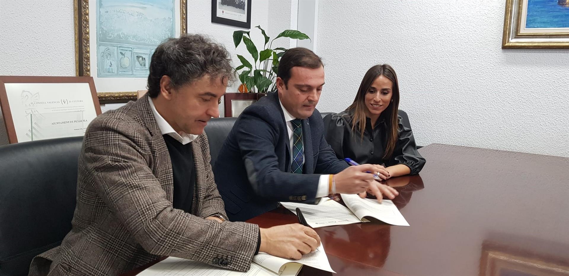 Turisme y Peñíscola aúnan fuerzas para promocionar el turismo cinematográfico