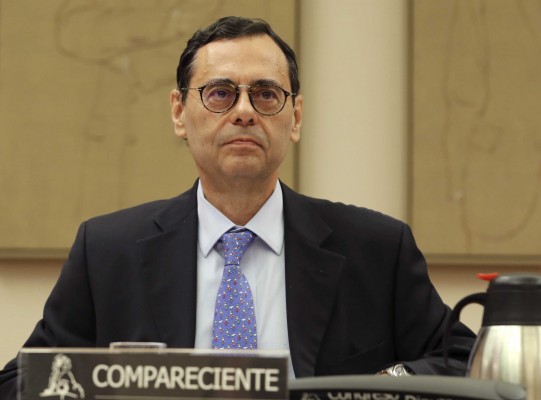 Caruana admite que el Banco de España actuó frente a la crisis pero 
