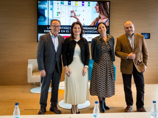 Actiu reúne a 80 empresarios para promover la formación con Hortensia Roig y Pedro López