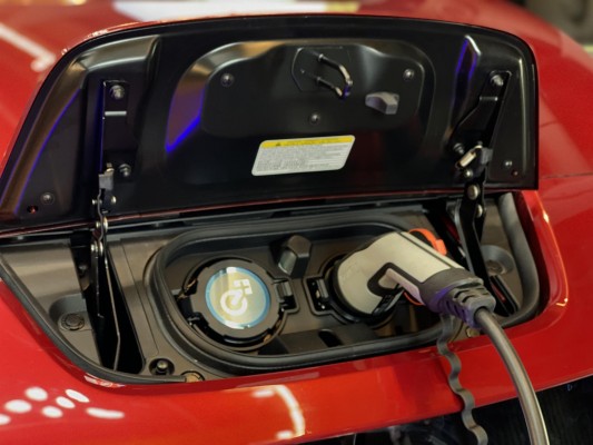 Solo para uno de cada diez conductores el coche eléctrico es una alternativa real de compra
