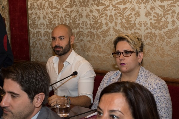 Unides Podem plantea abanderar la lucha contra el SIDA e insta al bipartito a incluirla en las cuentas